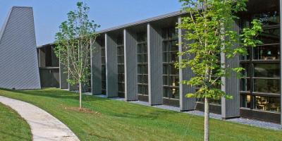 Edmondson Pike Branch exterior in afternoon